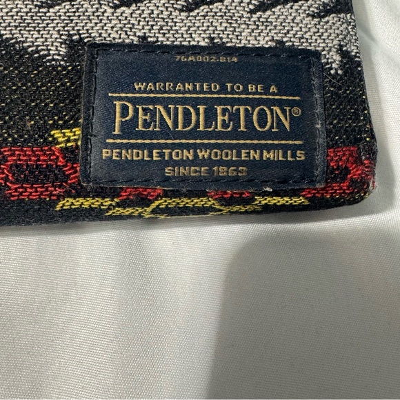 Nixon x Pendleton Midnight Eyes Bifold Wallet – Wool Exterior | Zip Closure - Picture 3 of 14
